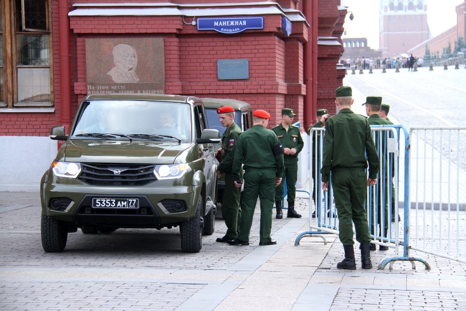 Manezhnaya Square soldiers next to red square july 2016