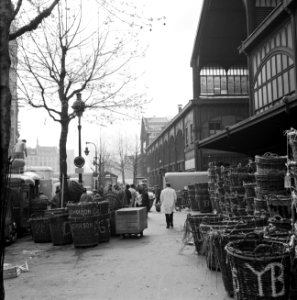Manden in de straten van Les Halles, Bestanddeelnr 254-0408