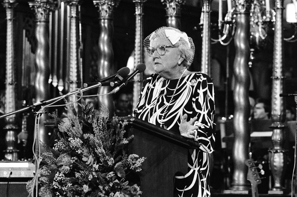 Manifestatie Stichting Nationale viering Bevrijding in Nieuwe Kerk , Prinses Juliana tijdens haar toespraak, Bestanddeelnr 931-4701