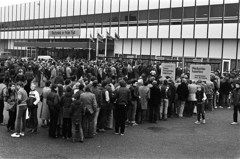 Manifestatie Techniek in vrije tijd 1981 in Utrechtse Jaarbeurs, grote drukte , Bestanddeelnr 931-3566