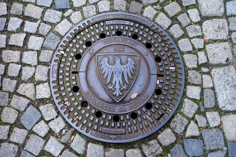 Manhole cover - Esslingen am Neckar, Germany - DSC03995