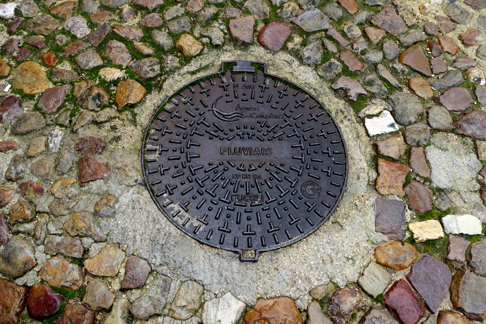 Manhole cover - Coimbra, Portugal - DSC09832