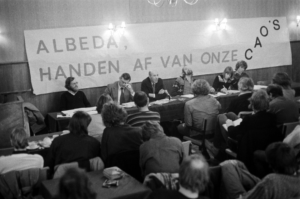 Manifestatie tegen Albedas Worgwet in gebouw Amicitia in Den Haag , beeld van de manifestatie, Bestanddeelnr 931-3539