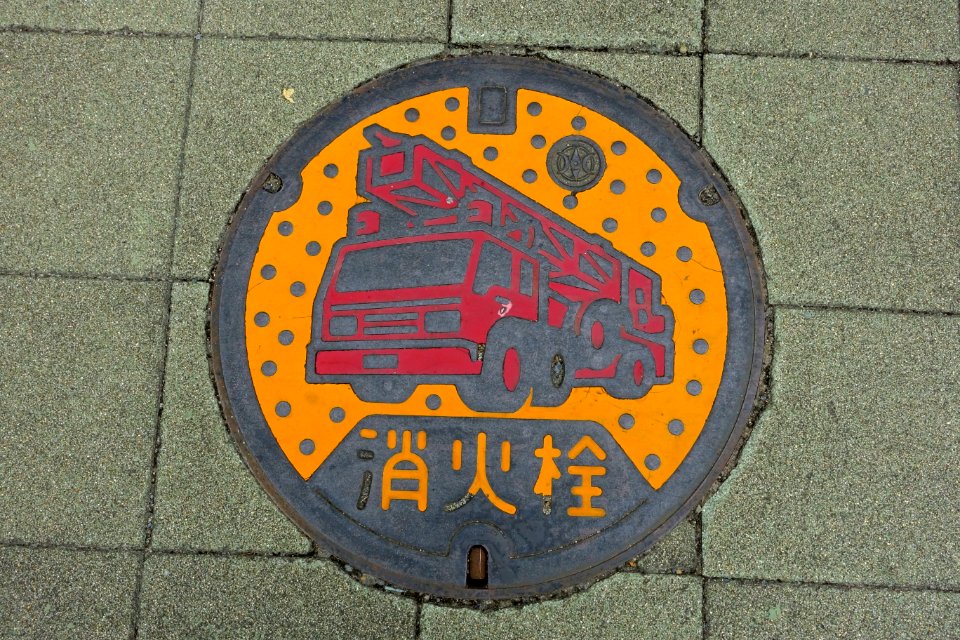 Manhole cover - Hachinohe, Aomori - DSC00782