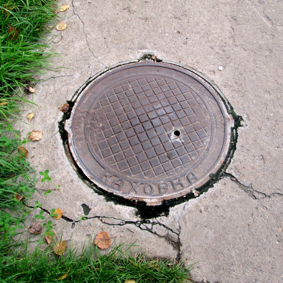 Manhole covers in Koryazhma (01)