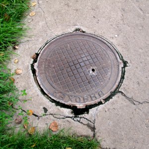 Manhole covers in Koryazhma (01)
