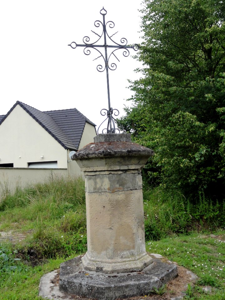 Manicamp (Aisne) croix de chemin