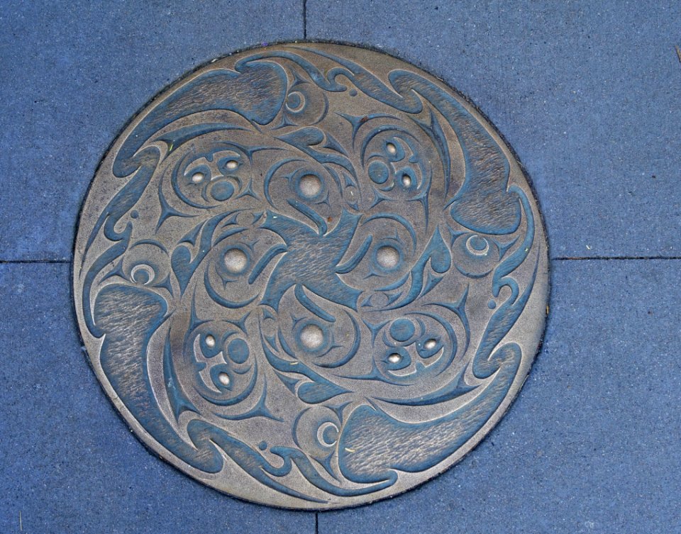 Manhole cover - Vancouver, Canada - DSC07640