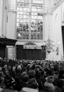 Manifestatie Nieuwe Kerk Amsterdam voor Dwaze moeders Playa de Mayo , overzich, Bestanddeelnr 931-3353