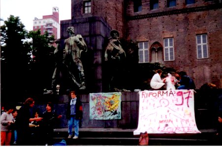 Manifestation des étudiants du liceo artistico et de l'Accademia Albertina di Belle Arti di Torino - 12 mai 1997 - 1