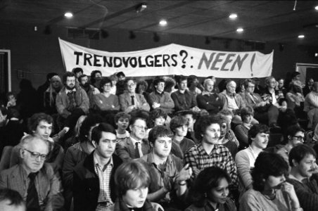 Manifestatie van stakers van het GAK en het Sociaal Fonds Bouwnijverheid in Amst, Bestanddeelnr 932-4399