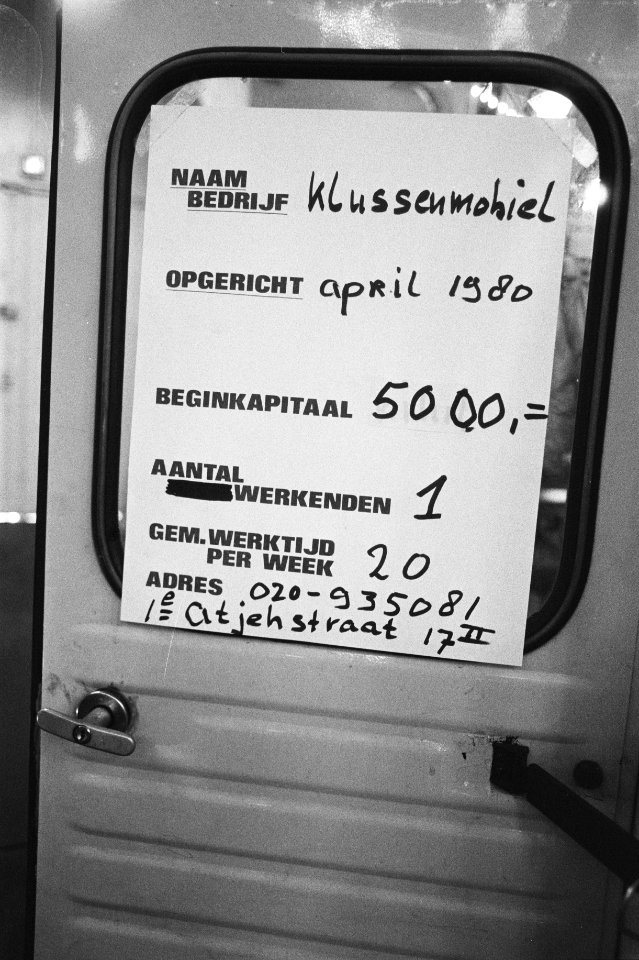 Manifestatie in Werken is niet leuk in Paradiso in Amsterdam, waar je voorlich, Bestanddeelnr 932-1241