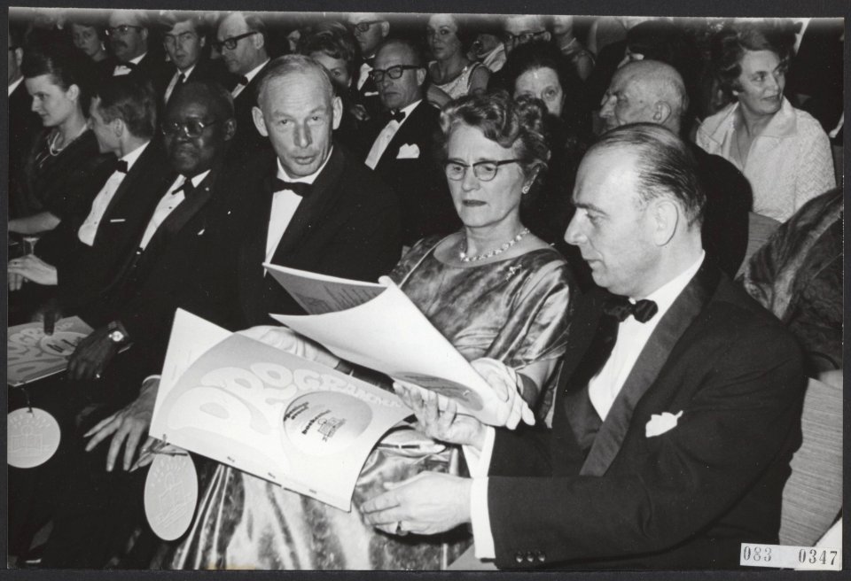 Manifestaties, boeken, ministers, Boekenbal, Klompé, Marga, Bestanddeelnr 083-0347