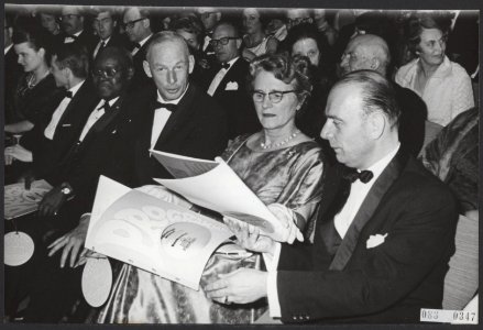 Manifestaties, boeken, ministers, Boekenbal, Klompé, Marga, Bestanddeelnr 083-0347