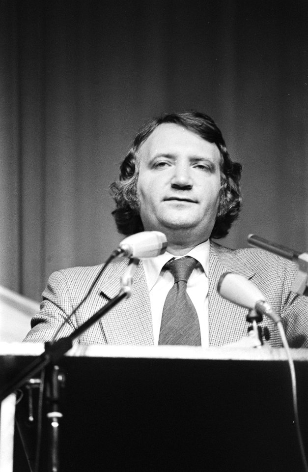 Manifestatie tegen processen in USSR in Amsterdam rabijn Soetendorp aan het woo, Bestanddeelnr 929-8166