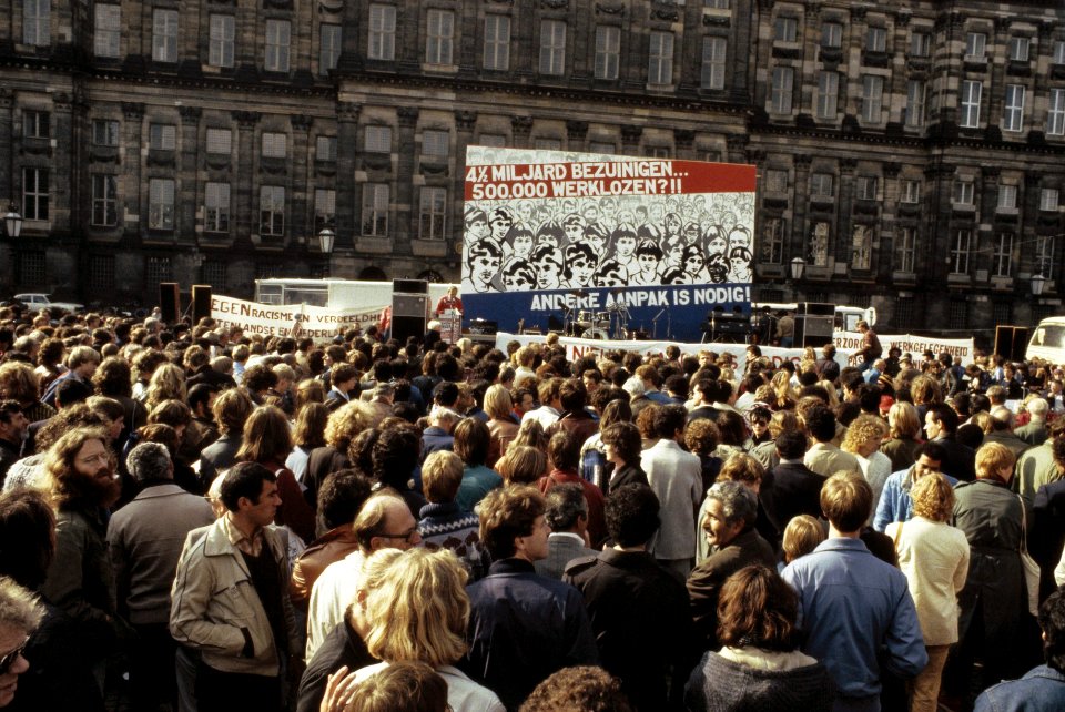 Manifestatie voor een ander sociaal economisch beleid, op de Dam in Amsterdam d, Bestanddeelnr 253-8604