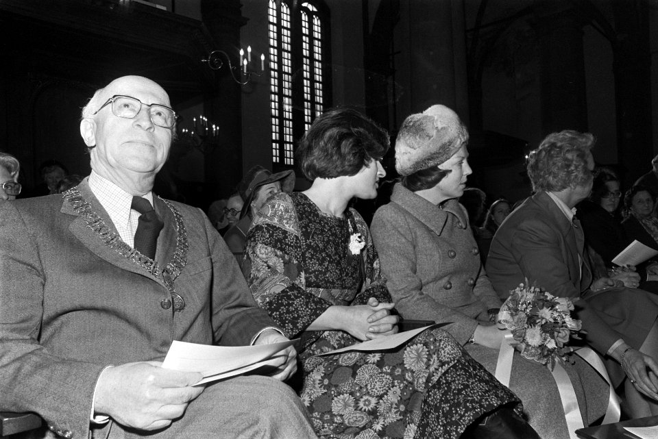 Manifestatie Vrouwen van Nederland helpen vrouwen van Ierland in Westerkerk Am, Bestanddeelnr 929-0137