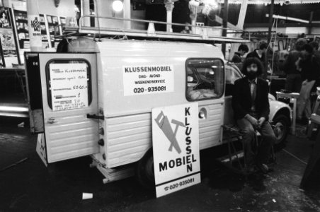 Manifestatie in Werken is niet leuk in Paradiso in Amsterdam, waar je voorlich, Bestanddeelnr 932-1240