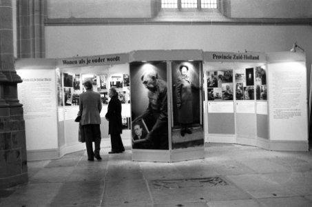 Manifestatie voor ouderen in de Nieuwe Kerk te Amsterdam fototentoonstelling Wo, Bestanddeelnr 933-1099
