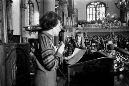 Manifestatie Vrouwen van Nederland helpen vrouwen van Ierland in Westerkerk Am, Bestanddeelnr 929-0138