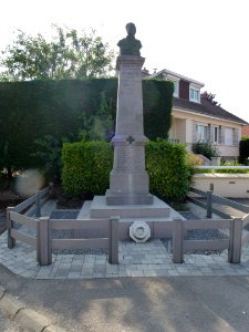 Mametz (Pas-de-Calais, Fr) monument aux morts