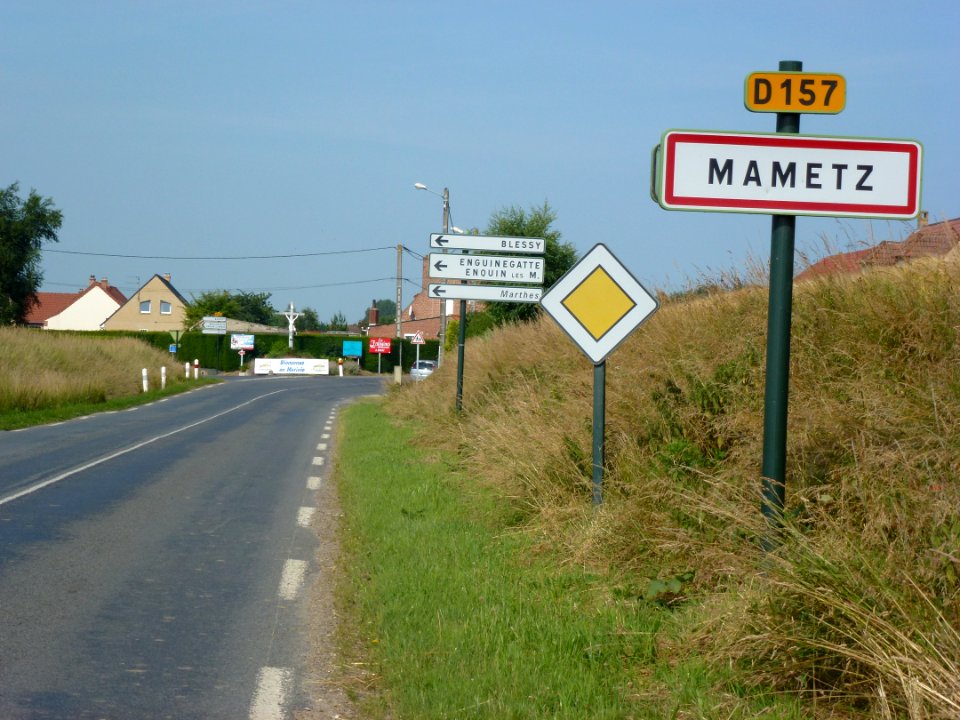 Mametz (Pas-de-Calais, Fr) city limit sign