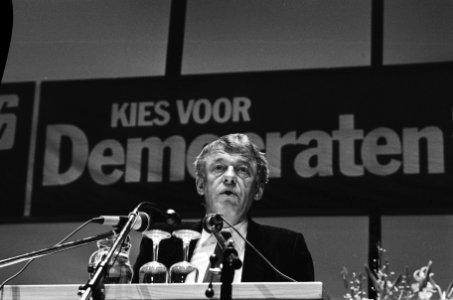 Manifestatie Waarom D66 in Arnhem als start van de campagne voor de verkiezing, Bestanddeelnr 933-1930