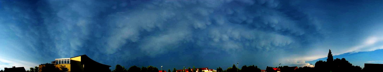 Mammatus panorama12 photo