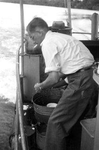 Man aan boord van een schip, Bestanddeelnr 6801