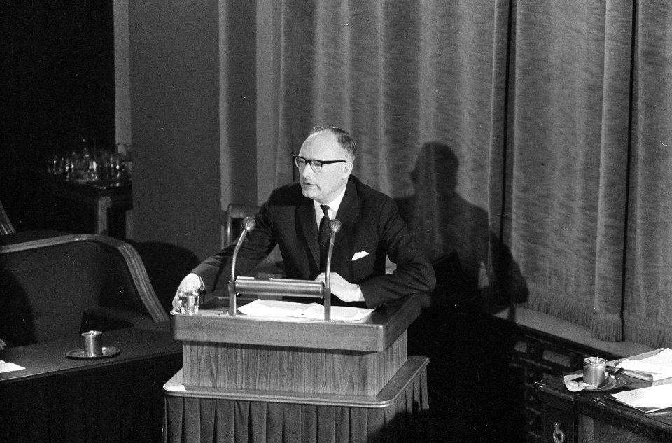 Mammoetwet in de Eerste Kamer, Van Hulst (CHU) aan het woord, Bestanddeelnr 914-7884