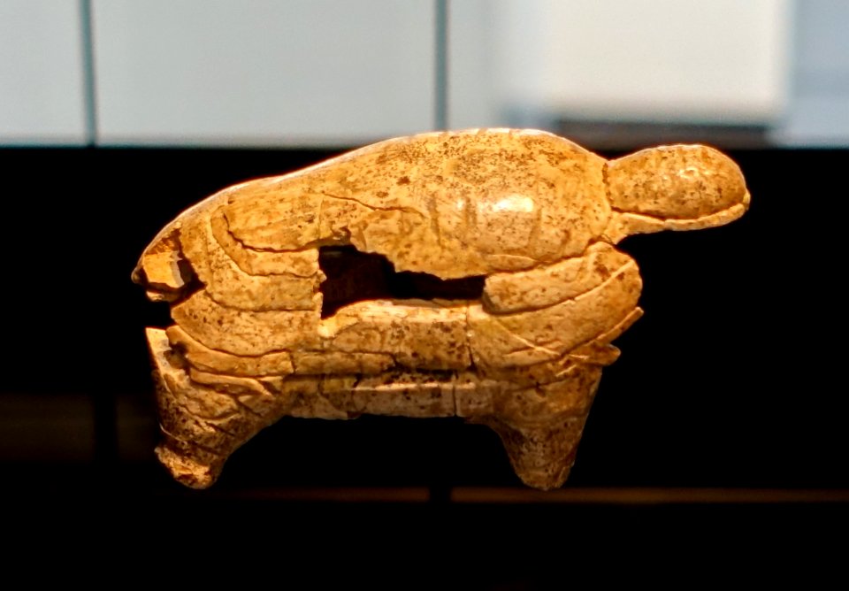 Mammoth, Geisenklösterle, Blaubeuren-Weiler, Alb-Donau-Kreis, Aurignacian culture, 35,000 to 45,000 years old, ivory - Landesmuseum Württemberg - Stuttgart, Germany - DSC02710