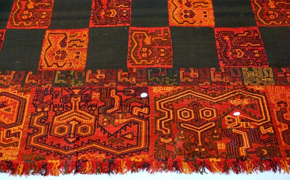 Man's mantle for mummy, Peru, south coast, Paracas Necropolis, c. 250-100 BC, camelid hair - Textile Museum, George Washington University - DSC09679