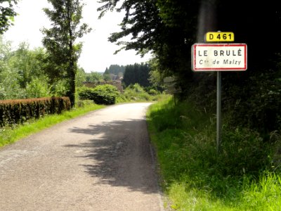 Malzy (Aisne) city limit sign Le Brulé
