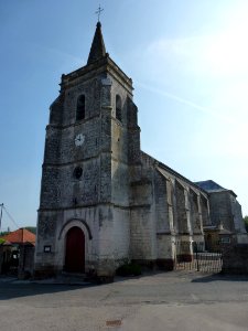 Mametz (Pas-de-Calais, Fr) église Saint-Vaast, tour
