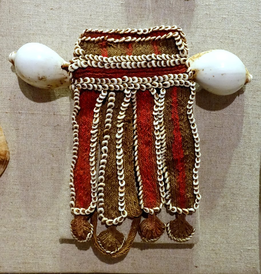 Man's currency string necklace, Chimbu, Middle Sepik District, Papua New Guinea, 1900-1945, cowrie shell, ovula-ovum, shell, plant fiber, dye - Spurlock Museum, UIUC - DDSC06006