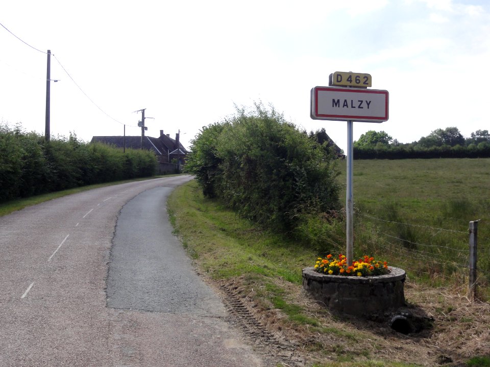 Malzy (Aisne) city limit sign