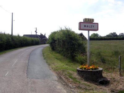 Malzy (Aisne) city limit sign photo