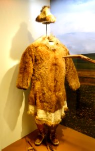 Man's hat and coat, Tjukoktka, Ryssland, No. 1880.04.0501 and 1880.04.0480 - Etnografiska museet - Stockholm, Sweden - DSC01248