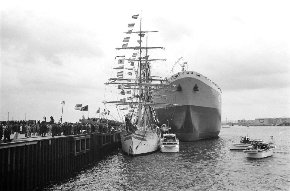 Mammoet-tanker Esso Libya gedoopt op de werf van Verolme, Bestanddeelnr 914-2325