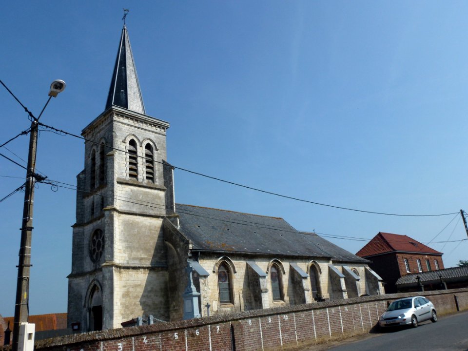 Mametz (Pas-de-Calais, Fr), église Saint-Honoré de Crecques, extérieur