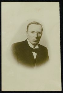 Man met baard in uniform, Bestanddeelnr 158-0774