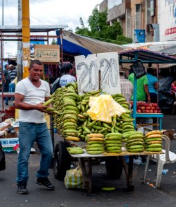 Man ordering your merchandise to sell bananas photo