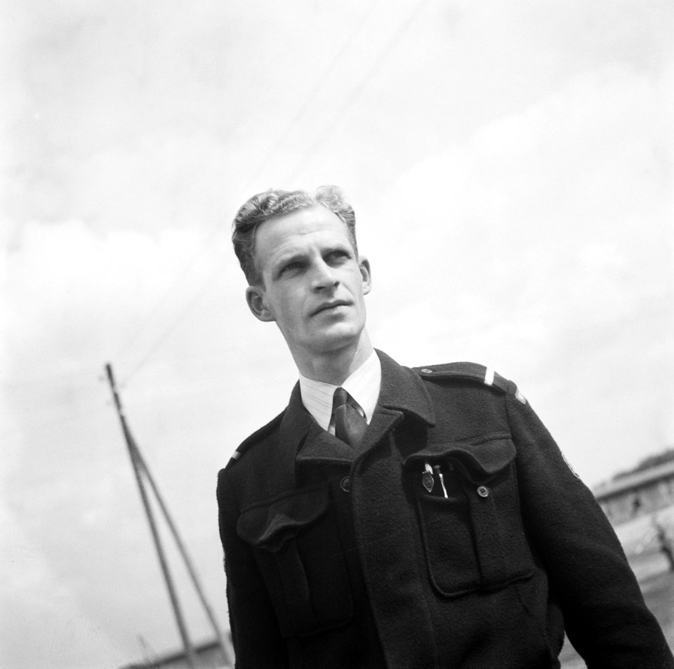 Man in uniform Rode Kruis, Bestanddeelnr 900-5033