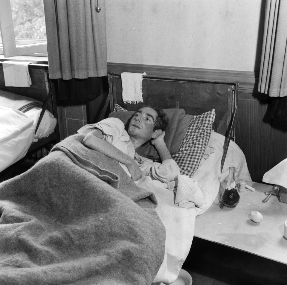 Man ligt op bed, Bestanddeelnr 900-5123