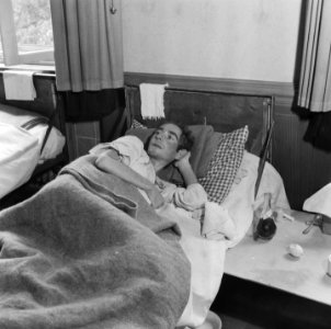 Man ligt op bed, Bestanddeelnr 900-5123