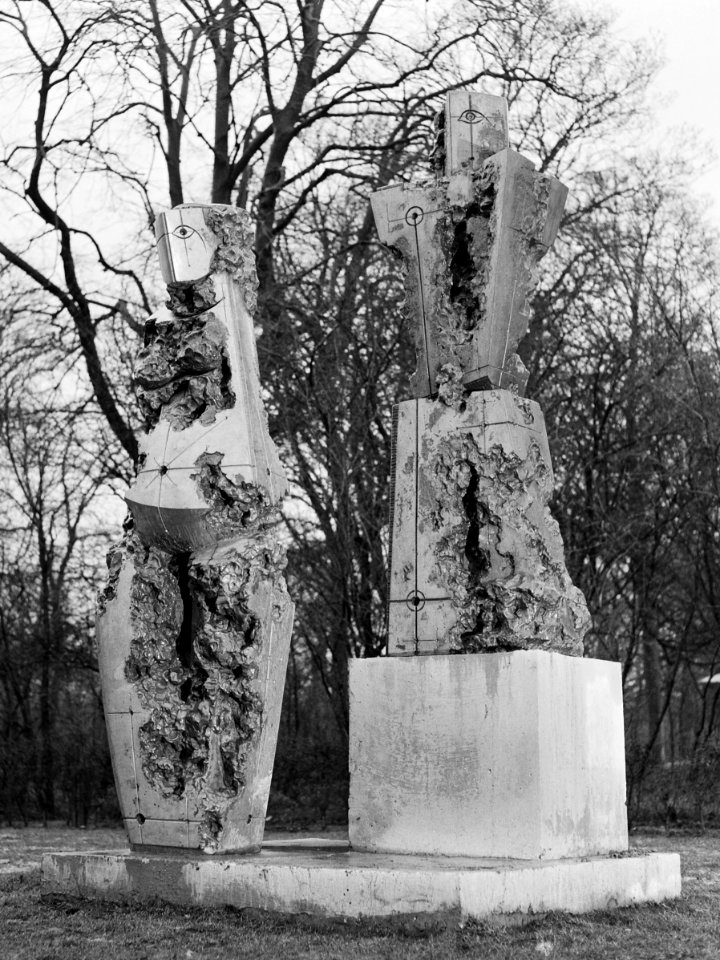 Man and woman, by Líbero Badíi