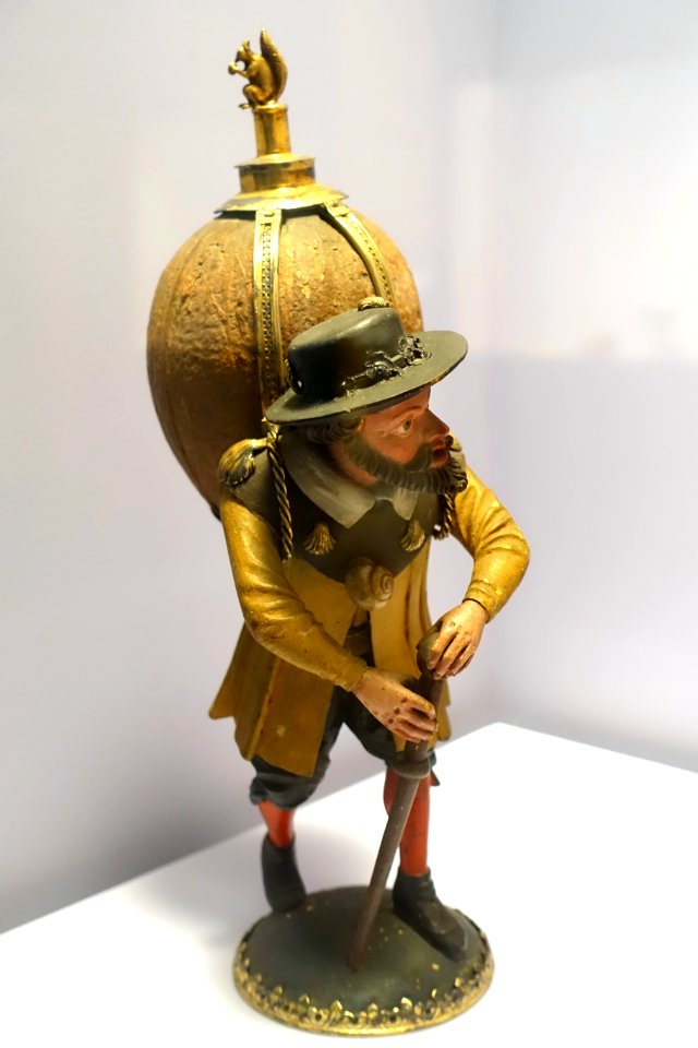 Man and woman as St. James pilgrims with coconuts (man), Leodegar Grimaldo, 1620 AD, wood, coconut, silver mounting - Landesmuseum Württemberg - Stuttgart, Germany - DSC03440