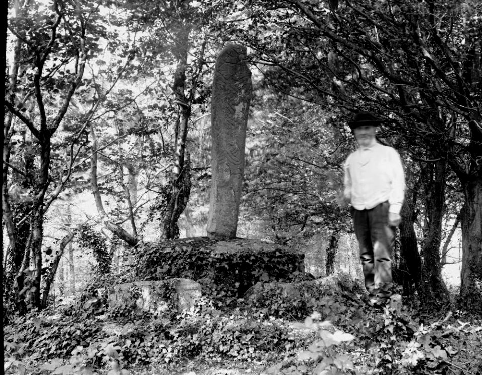 Man standing aside monument (1294656)