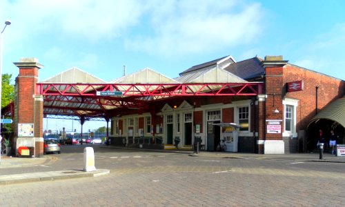 Main Building at Hove Railway Station, Station Approach, Hove (NHLE Code 1187584) (May 2013) (1)