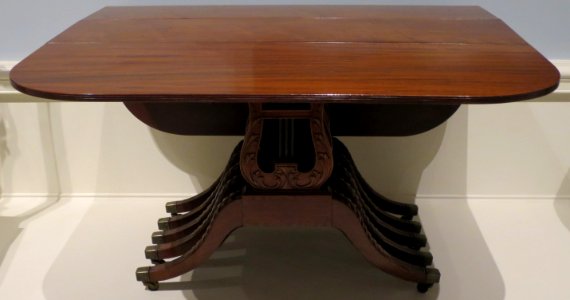 Mahogany dining table attributed to Duncan Phyfe, c. 1815, Dayton Art Institute photo